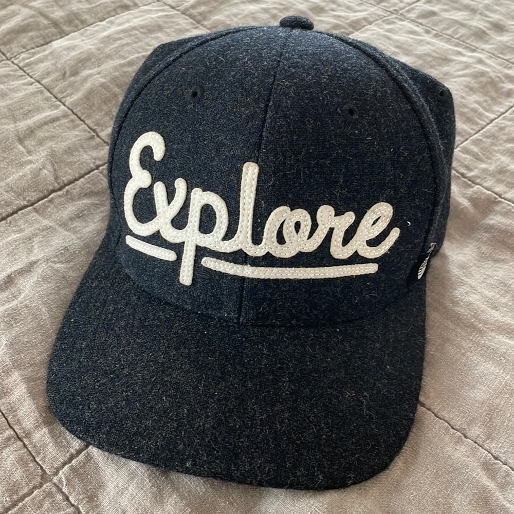 Northface Explore Wool Hat. Deep navy blue.